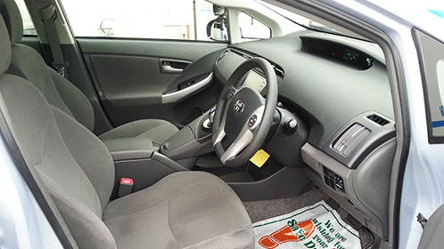 中京自動車整備が提供するプリウス教習車(運転席)