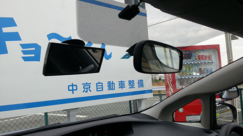 中京自動車整備が提供するプリウス教習車(バックミラー)