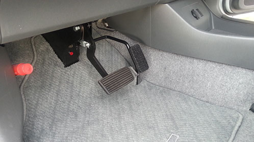 中京自動車整備が提供するプリウス教習車(助手席ブレーキ)