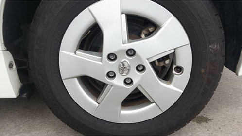 中京自動車整備が提供するプリウス教習車(タイヤ)